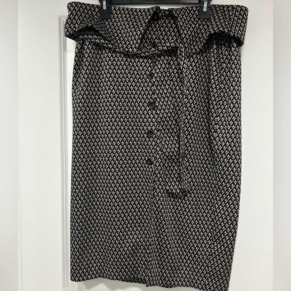 EUC 7th Avenue Black and Cream Geometric Pencil Skirt
